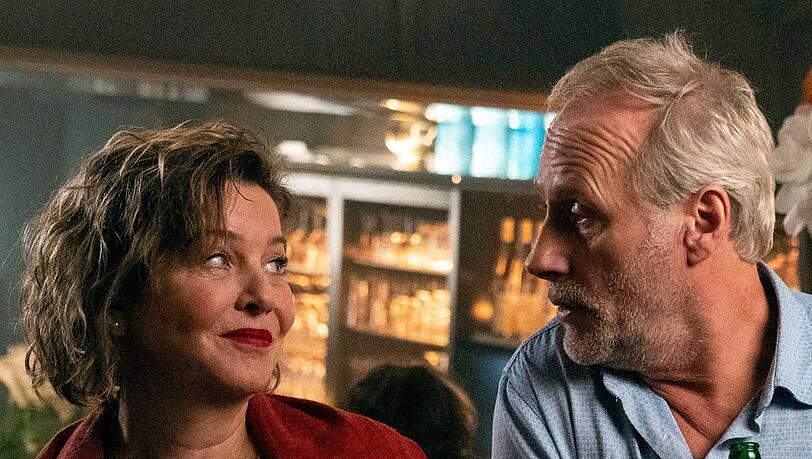 Kommen sich am Ende ihres 19. und letzten "Tatort"-Falls endlich näher: Margarita Broich und Wolfram Koch alias Janneke und Brix.