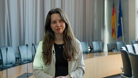 Zoe Mayer, Bundestagsabgeordnete f&uuml;r die Partei B&uuml;ndnis 90/Die Gr&uuml;nen, k&auml;mpft f&uuml;r bessere Einblick in Tierversuchslabore.