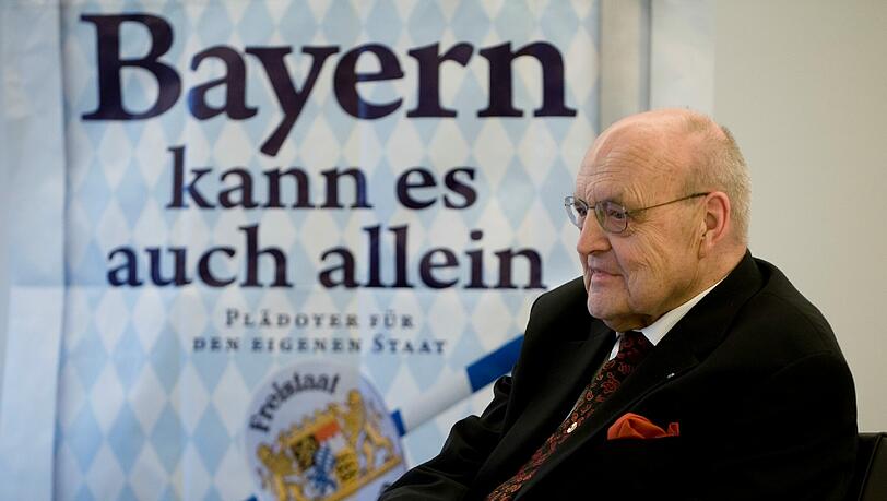 Wilfried Scharnagl bei der Präsentation seines Buches "Bayern kann es auch alleine". Wilfried Scharnagl bei der Präsentation seines Buches "Bayern kann es auch alleine".