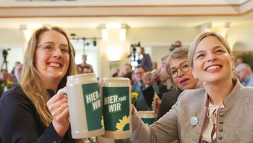 Aus dem Bundestag nach Landshut: Gr&uuml;nen-Fraktionschefin Katharina Dr&ouml;ge (l.) besucht den Politischen Aschermittwoch ihrer Partei.