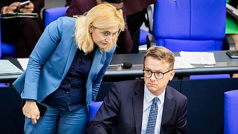 &Uuml;ber die Pflege-Sparpl&auml;ne von Gesundheitsminister Carsten Linnemann, die auf einer Vorlage seiner Vorg&auml;ngerin Nina Warken (beide CDU) beruhen, ringt derzeit die Koalition. (Archivbild)
