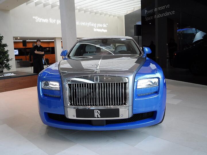 Purer Luxus zum Anfassen und Reinsetzen: Die Marke Rolls Royce hat jetzt einen eigenen Auftritt in der BMW Welt.
