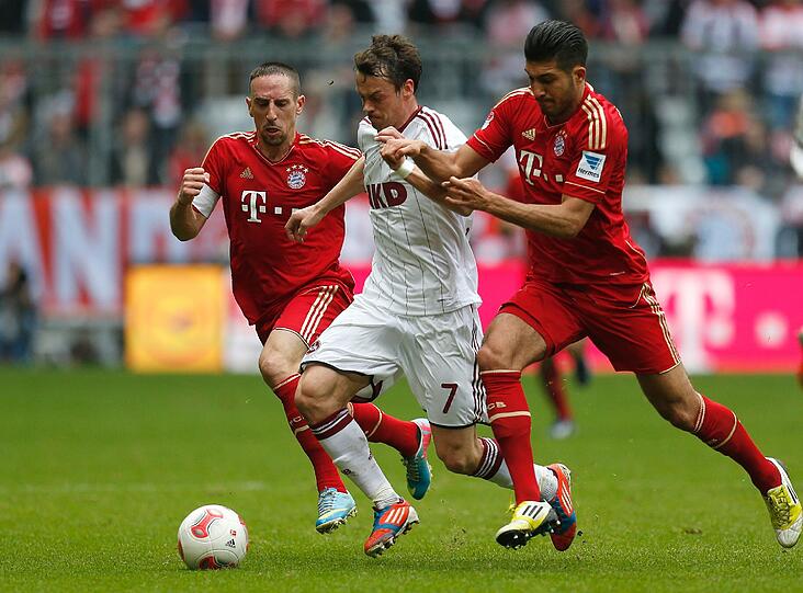 Kein Mittel gegen starke Bayern. Auch Nürnbergs Markus Feulner (M.), im Hinspiel noch Torschütze zum 1:1, knnte beim der 0:4-Klatsche am Samstag nichts ausrichten.