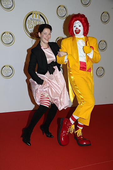 Enie van de Meiklokjes mit Ronald McDonald