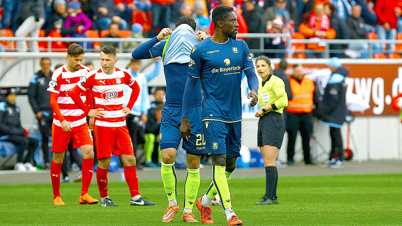 In Schwierigkeiten: Prince Osei Owusu (re.) und die Löwen in der Dritten Liga.