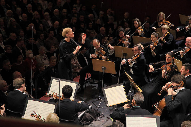 Joana Mallwitz und das Bayerische Staatsorchester.