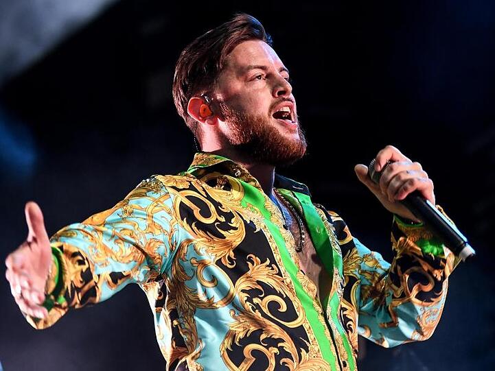 Im Netz wird über ein Karriereende des Rappers Bausa spekuliert.