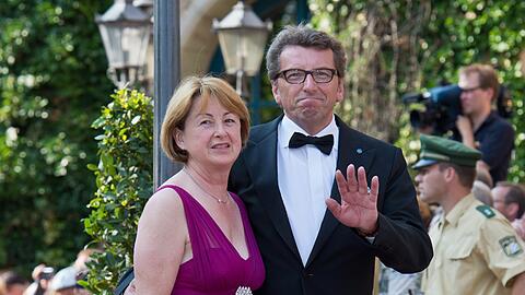 Kündigung nach 23 Jahren: CSU-Fraktionschef Georg Schmid und seine Frau Gertrud. Er zahlte ihr bis zu 5500 Euro pro Monat. Künftig rechnet er sie nicht mehr als seine Abgeordneten-Mitarbeiterin ab.