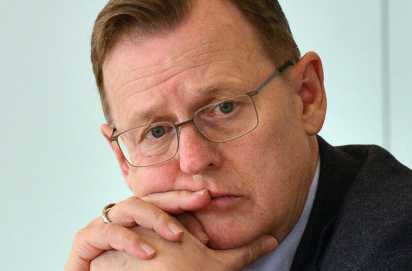 Der thüringische Ministerpräsident Bodo Ramelow hat im Zusammenhang mit der Diskussion über die Unterbringung von Flüchtlingen Morddrohungen erhalten.