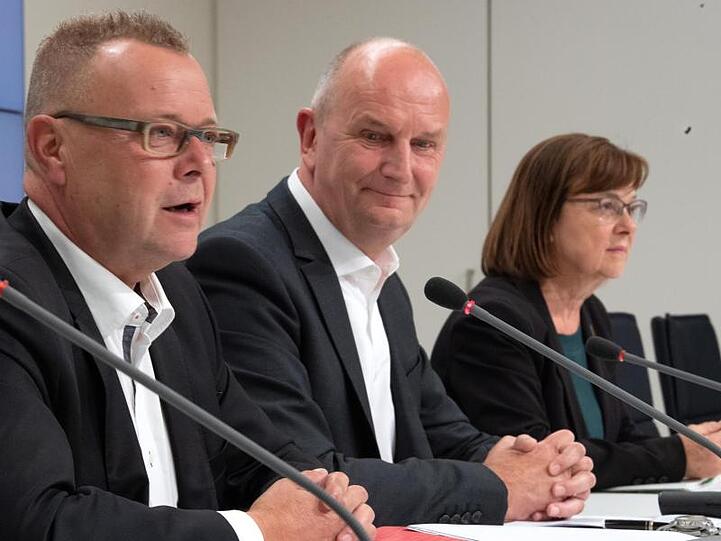 Michael Stübgen, kommissarischer Vorsitzender der CDU-Brandenburg, Dietmar Woidke, Ministerpräsident und SPD-Vorsitzender in Brandenburg, und Ursula Nonnemacher, Fraktionsvorsitzende der Brandenburger Grünen (v.l.n.r.).