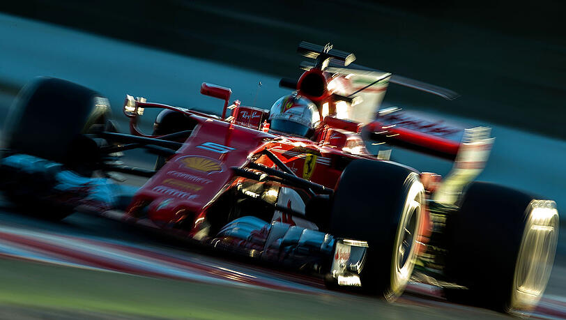 Sebastian Vettel steuert seinen neuen Ferrari auf der Rennstrecke Circuit de Barcelona-Catalunya in der Nähe von Barcelona. Alle F1-Teams testen in den nächsten zwei Wochen in Spanien die neuen Rennwagen. In Australien startet am 26.03.2017 die neue Saison der Formel 1. Sebastian Vettel steuert seinen neuen Ferrari auf der Rennstrecke Circuit de Barcelona-Catalunya in der Nähe von Barcelona. Alle F1-Teams testen in den nächsten zwei Wochen in Spanien die neuen Rennwagen. In Australien startet am 26.03.2017 die neue Saison der Formel 1.