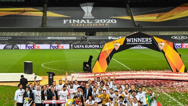 Die Spieler des FC Sevilla feiern den Sieg im Finale der Europa League. Die Spieler des FC Sevilla feiern den Sieg im Finale der Europa League.