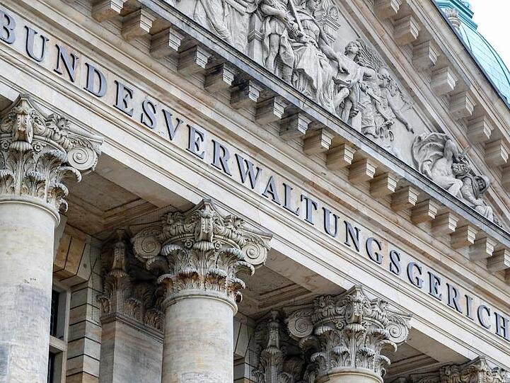 Das Bundesverwaltungsgericht Leipzig entscheidet über die Übernahme von zusätzlichen Polizeikosten bei Hochrisikospielen.