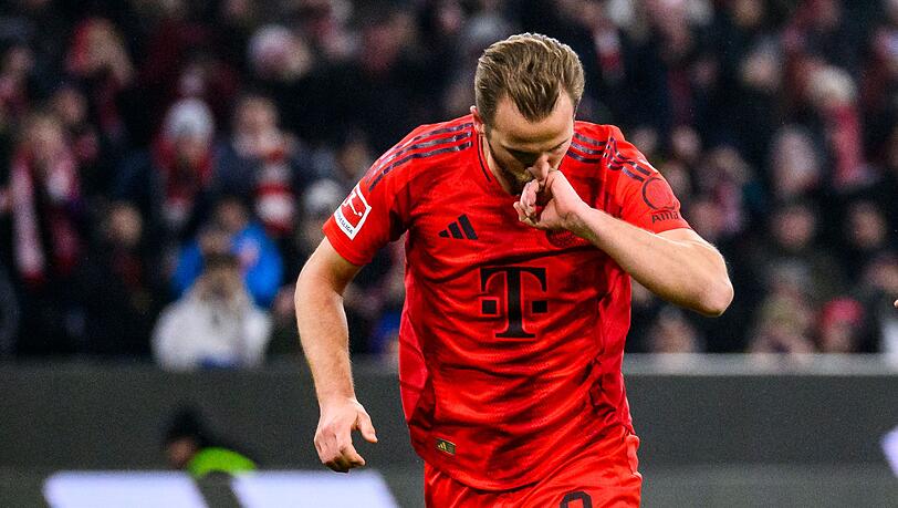 Harry Kane unterstützt Neuer – und sieht positiv. Harry Kane unterstützt Neuer – und sieht positiv.