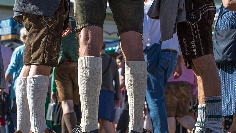 Auf dem Oktoberfest sind Lederhosen und Dirndl gerne gesehen - in einigen Münchner Bars dagegen nicht. Auf dem Oktoberfest sind Lederhosen und Dirndl gerne gesehen - in einigen Münchner Bars dagegen nicht.