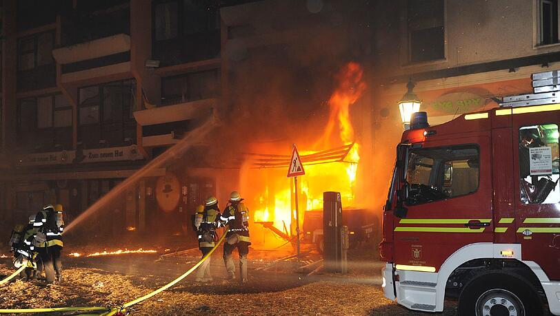 Einsatz beim Brand nach der Sprengung der Schwabinger Bombe: Die Feuerwehren in Bayern haben viel zu tun Einsatz beim Brand nach der Sprengung der Schwabinger Bombe: Die Feuerwehren in Bayern haben viel zu tun