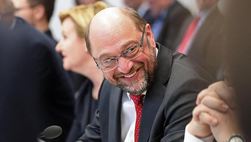 Obwohl viele noch nicht wissen, für welche Politik Schulz eigentlich steht, geben sie ihm gute Bewertungen. Obwohl viele noch nicht wissen, für welche Politik Schulz eigentlich steht, geben sie ihm gute Bewertungen.