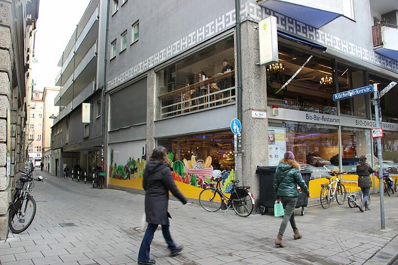 Blick in die Küchelbäckerstraße vom Basic-Supermarkt in der Westenriederstraße: Im mittleren Teil und an der Ecke zum Tal wird es ziemlich schmutzig.