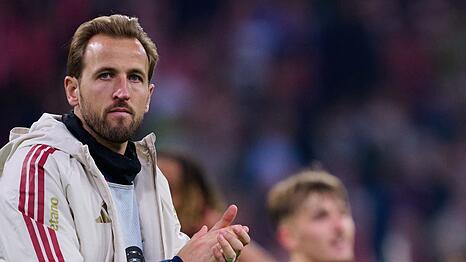 Harry Kane klatscht nach dem 6:1 gegen Magdeburg.