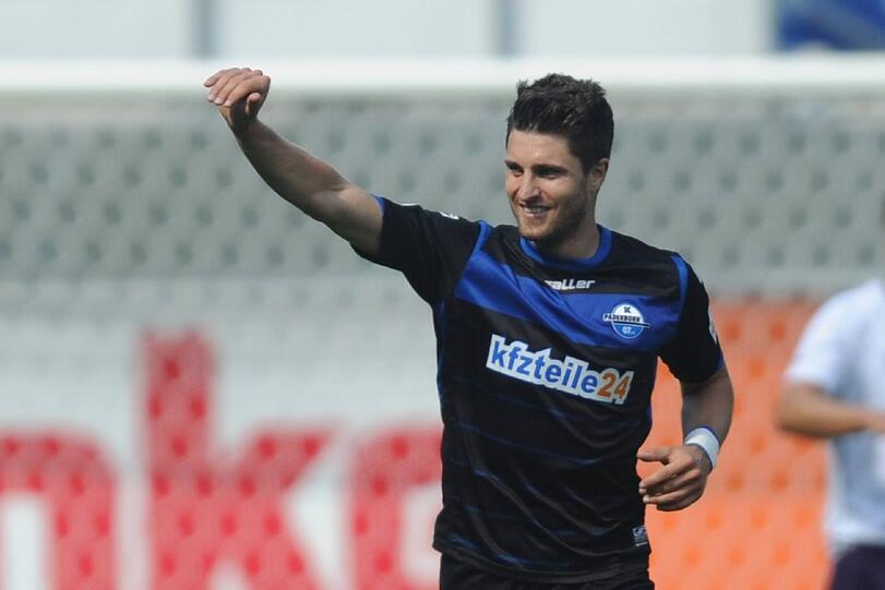 Auf der anderen Seite wirbelte ein gewisser Moritz Stoppelkamp. Der wechselte vor wenigen Monaten zu Paderborn und zeigte bei seinem Debüt eine ansprechende Leistung.