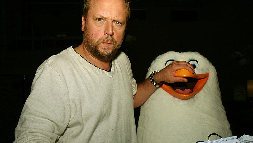 Wenn Smudo arbeitet, muss auch Pinguin Skipper mal den Schnabel halten Wenn Smudo arbeitet, muss auch Pinguin Skipper mal den Schnabel halten