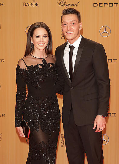 Etwas versöhnliches zum Abschluss: Sängerin Mandy Capristo (25) und Fußballer Mesut Özil (27) trennten sich 2014 - und fanden 2015 wieder zueinander.