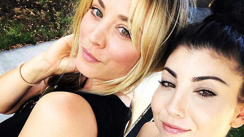 Kaley Cuoco (l.) und ihre Schwester Briana