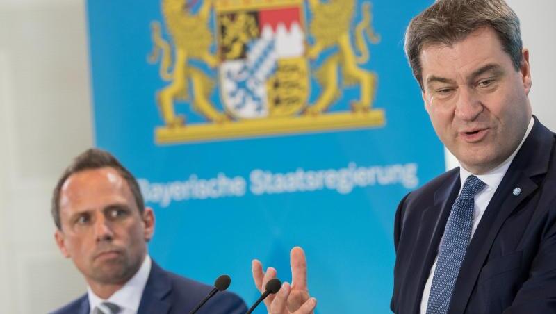 Markus Söder (r, CSU), Ministerpräsident von Bayern, steht neben Thorsten Glauber (Freie Wähler), Umweltminister. Foto: Peter Kneffel Markus Söder (r, CSU), Ministerpräsident von Bayern, steht neben Thorsten Glauber (Freie Wähler), Umweltminister. Foto: Peter Kneffel