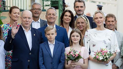 Die F&uuml;rstenfamilie von Monaco beim "U Cavagn&euml;tu".