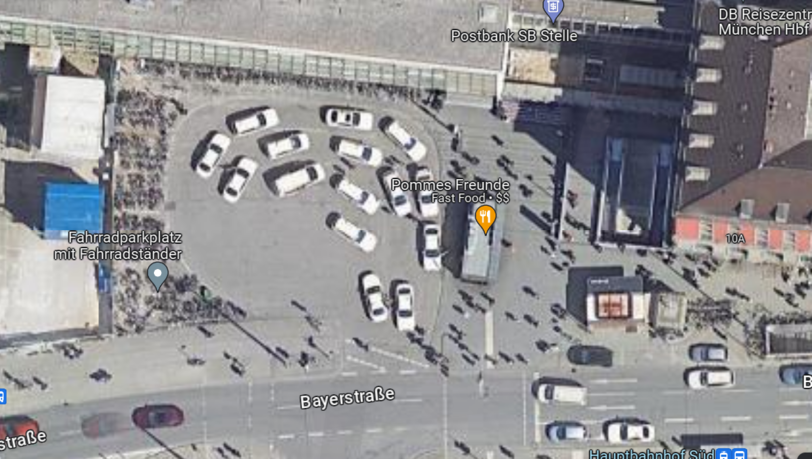 So sah der Taxi-Standplatz am Münchner Hauptbahnhof aus der Luft bisher aus. 38 Autos hatten hier Platz. So sah der Taxi-Standplatz am Münchner Hauptbahnhof aus der Luft bisher aus. 38 Autos hatten hier Platz.