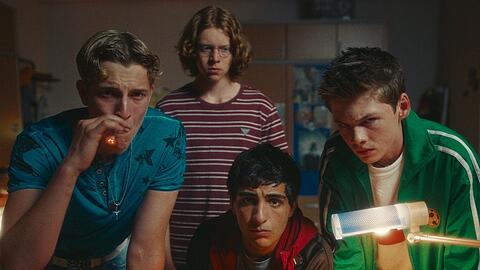 Die jungen "Chabos" der ZDFneo-Serie (v.l.n.r.): PD (Jonathan Kriener), Gollum (Arsseni Bultmann), Alba (Loran Alhasan) und Peppi (Nico Marischka).