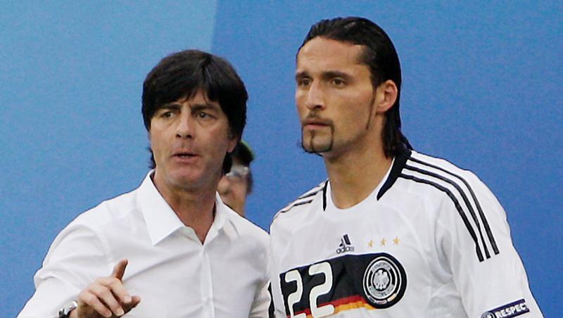 Hier war das Verhältnis zwischen Joachim Löw und Kevin Kuranyi noch unbelastet. Nun überlegt der Bundestrainer offenbar, den Stürmer in die Nationalelf zurückzuholen. Hier war das Verhältnis zwischen Joachim Löw und Kevin Kuranyi noch unbelastet. Nun überlegt der Bundestrainer offenbar, den Stürmer in die Nationalelf zurückzuholen.