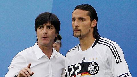 Hier war das Verhältnis zwischen Joachim Löw und Kevin Kuranyi noch unbelastet. Nun überlegt der Bundestrainer offenbar, den Stürmer in die Nationalelf zurückzuholen.