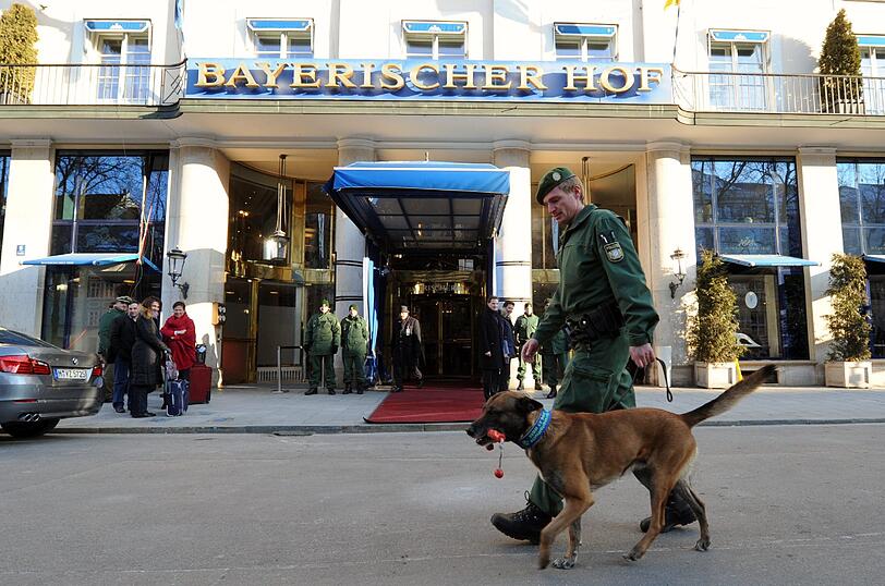 Im Münchner Nobelhotel Bayerischer Hof findet am Wochenende die 48. NATO-Sicherheitskonferenz statt.