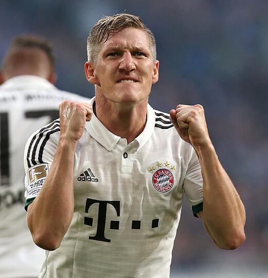 BASTIAN SCHWEINSTEIGER - Der Mittelfeldmotor des FC Bayern und des DFB bekräftigt mit starken Leistungen seine Nominierung für die Wahl zum Weltfußballer 2013.