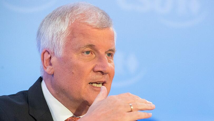 "So schwierig war die Situation für die Union noch nie", so Seehofer kurz vor der CSU-Klausur. Foto: Daniel Karmann "So schwierig war die Situation für die Union noch nie", so Seehofer kurz vor der CSU-Klausur. Foto: Daniel Karmann