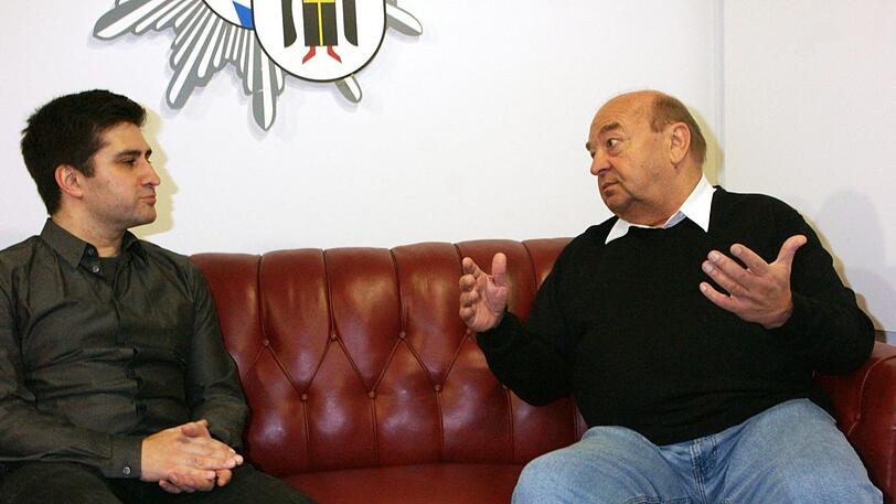 AZ-Redakteur Hüseyin Ince im Gespräch mit Josef Wilfling.