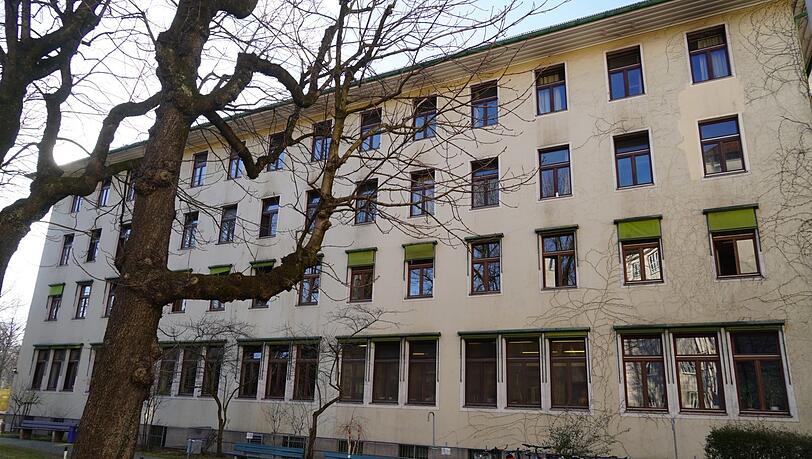 Das Männerwohnheim ist in den 50er Jahren gebaut worden. Das Männerwohnheim ist in den 50er Jahren gebaut worden.