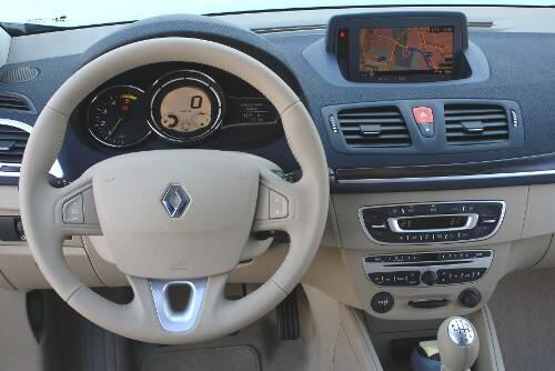 Großer Digital-Tacho, angenehme Materialien: das Megane-Cockpit.