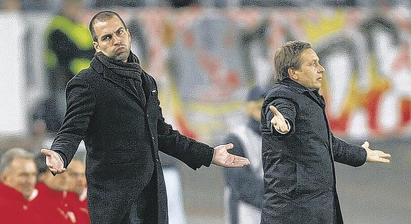 Vereint in ihrer Hilflosigkeit: Stuttgarts Teamchef Markus Babbel (l.) und VfB-Manager Horst Heldt, die seit Jahren befreundet sind, bilden eine Schicksalsgemeinschaft. Foto: AP