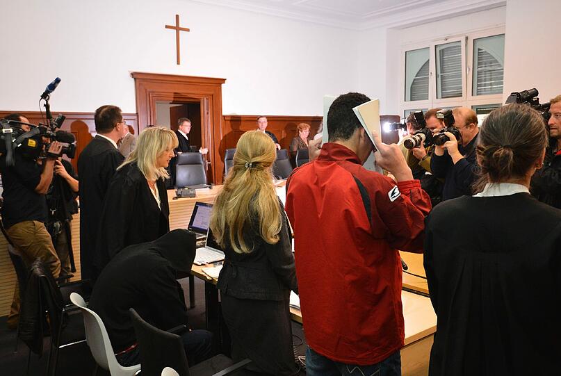 Die Angeklagten im Fall "Lotto Oma": Die Bilder aus dem Gerichtssaal