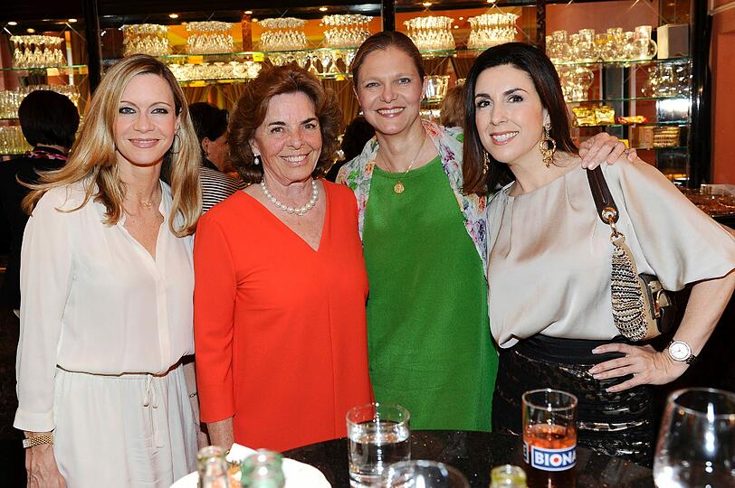 Verena Klein, Christa Clarin, Margie Kaufmann und Judith Williams bei der Premiere der Komödie "Omma Superstar" im Bayerischen Hof in München.