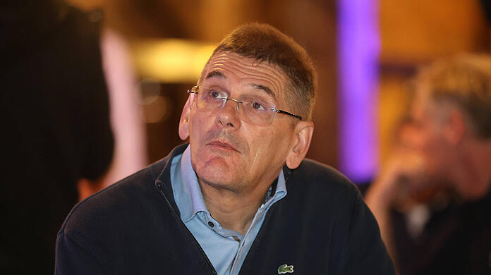 In der Sportdirektorenfrage beim TSV 1860 zeigte sich Vize-Präsident Heinz Schmidt erschrocken über das Vorgehen der Investorenseite.