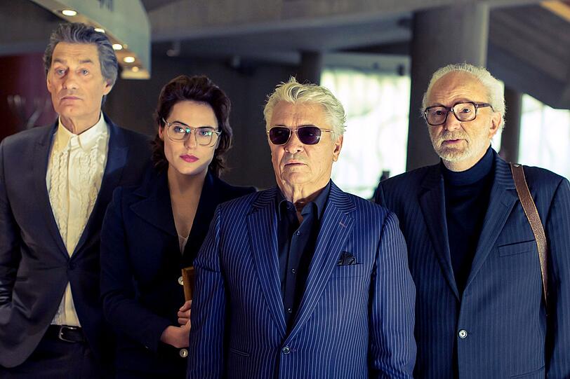 Haben es "die Kundschafter des Friedens" Harry (Winfried Glatzeder, links), Jochen Falk (Henry Hübchen, zweiter von rechts) und Jaecki (Michael Gwisdek) noch drauf? Paula Kern (Antje Traue) vom BND hofft das Beste. Haben es "die Kundschafter des Friedens" Harry (Winfried Glatzeder, links), Jochen Falk (Henry Hübchen, zweiter von rechts) und Jaecki (Michael Gwisdek) noch drauf? Paula Kern (Antje Traue) vom BND hofft das Beste.