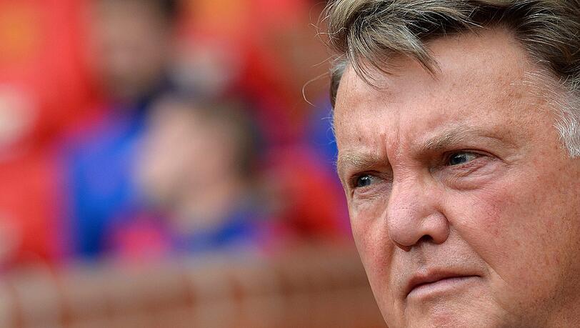 Louis van Gaal reagiert immer ungehaltener auf Journalisten-Fragen nach seiner Zukunft bei Manchester United. Louis van Gaal reagiert immer ungehaltener auf Journalisten-Fragen nach seiner Zukunft bei Manchester United.