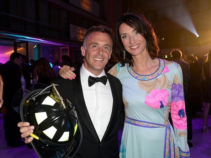 Barkeeper Steve Brady, den David Eigenberg (55) spielte, eroberte nicht nur das Herz von Miranda Hobbes, sondern auch das der Fans. Er sorgte gemeinsam mit Cynthia Nixon für einen echten Gänsehautmoment im ersten Kinofilm, als Steve und Miranda auf der Brooklyn Bridge wieder zueinander finden! David Eigenberg hatte seitdem zahlreiche Gastrollen in den unterschiedlichsten TV-Serien. Seit 2012 rettet er als Feuerwehrmann Christopher Herrmann in der Dramaserie "Chicago Fire" Leben - was ihm auch schon Auftritte in Crossover-Episoden mit "Chicago P.D." und "Chicago Med" bescherte. Mit Ehefrau Chrysti hat er zwei Kinder.