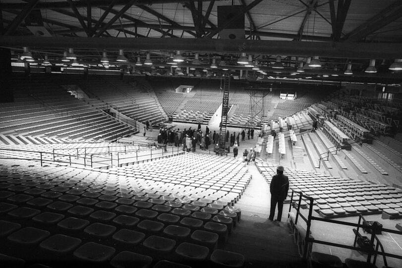 Für die Olympischen Spiele wird die Eishalle zur Box-Arena.