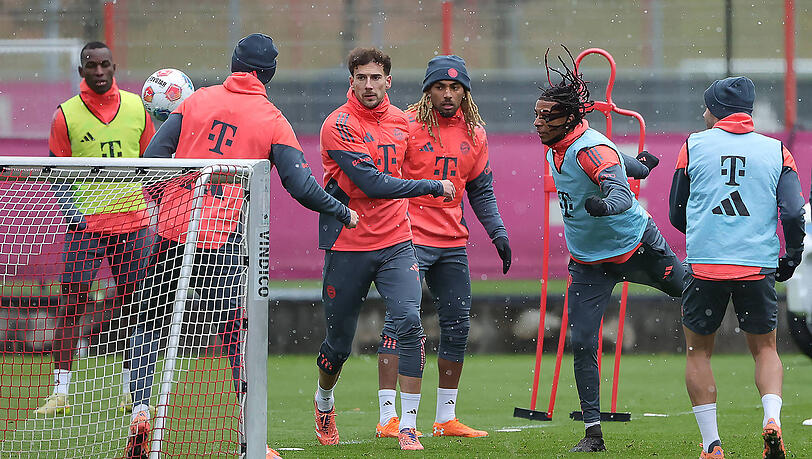 Ohne Zukunft beim FC Bayern: Nicolas Jackson (l.), Leon Goretzka (3.v.l.) und Sacha Boey (4.v.l.).