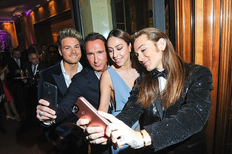 Selfie-Time bei Matthias Bendel, Jochen Bendel, Melissa Khalaj und Riccardo Simonetti