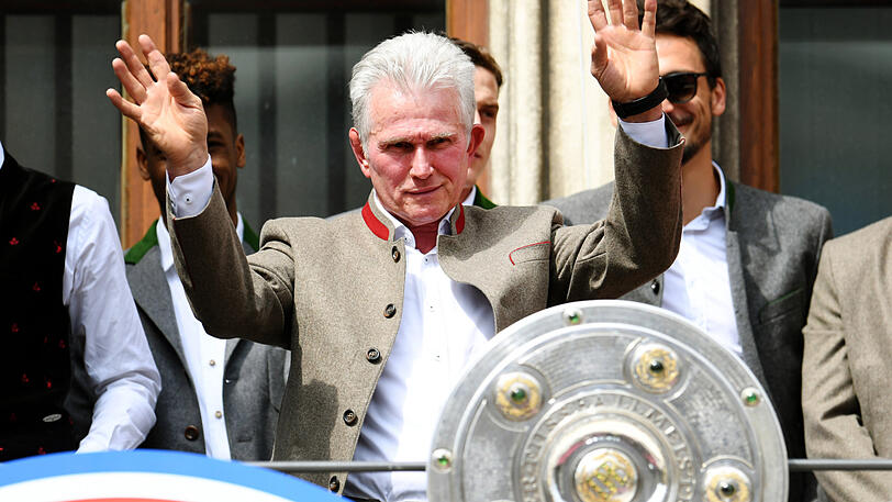 Bei der Meisterfeier am Sonntagnachmittag auf dem Rathausbalkon auf dem Marienplatz wurde die deutsche Meisterschaft des FC Bayern gefeiert. Vor allem aber war es eine Feier für Jupp Heynckes. Die besten Bilder.